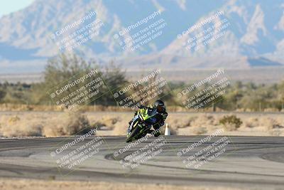 media/Dec-07-2025-CVMA (Sun) [[3e7d2de5dc]]/Race 18-Formula Twins-Formula 40 UL/